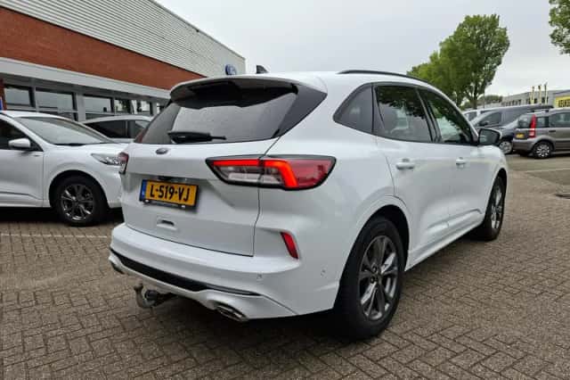 Ford Kuga (2021) thumbnail 5