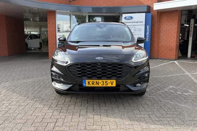Ford Kuga (2023) thumbnail 2