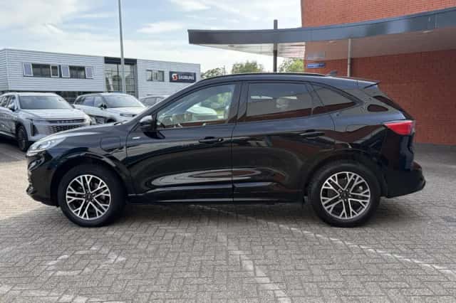 Ford Kuga (2023) thumbnail 4
