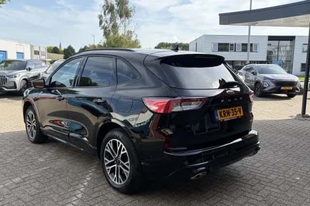 Ford Kuga (2023) thumbnail 5