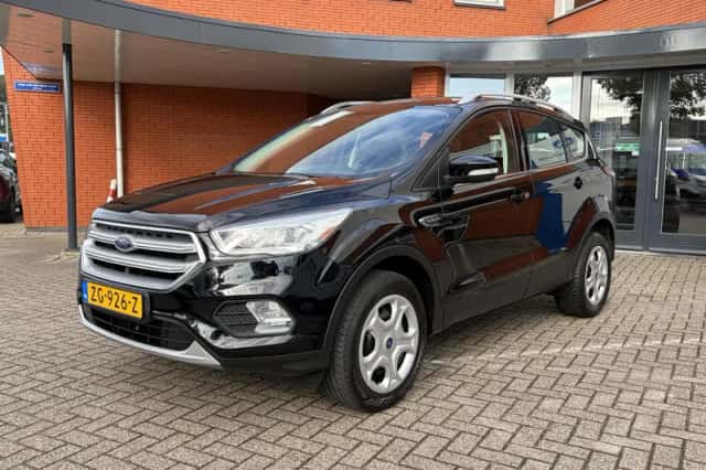Ford Kuga (2019) thumbnail 3