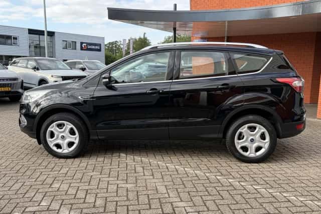 Ford Kuga (2019) thumbnail 4