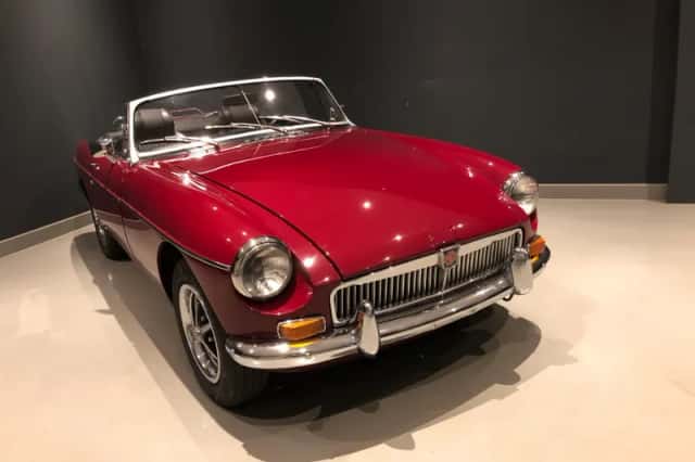 MG MGB (1974) thumbnail 2