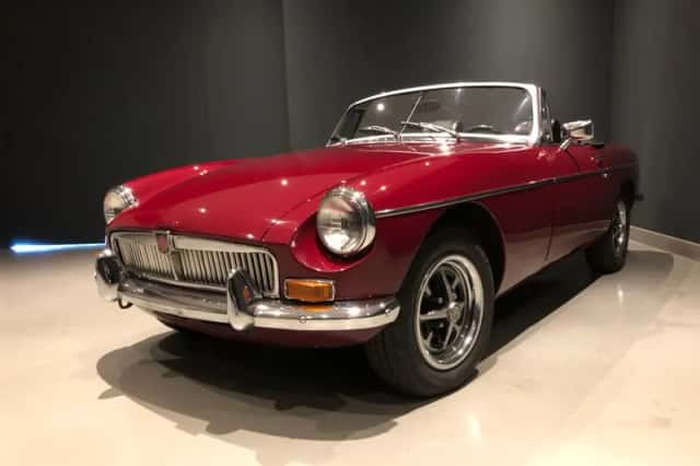 MG MGB (1974) thumbnail 4