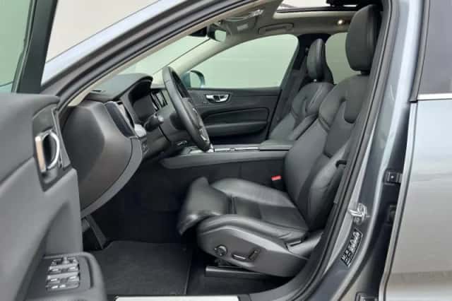 Volvo XC60 (2020) thumbnail 4
