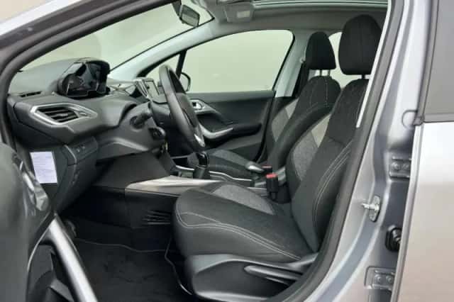 Peugeot 2008 (2019) thumbnail 4
