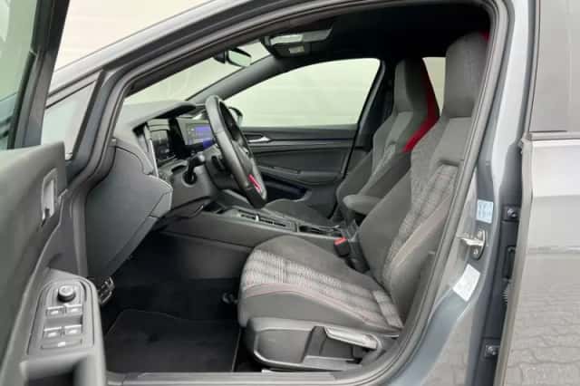 Volkswagen Golf (2020) thumbnail 4