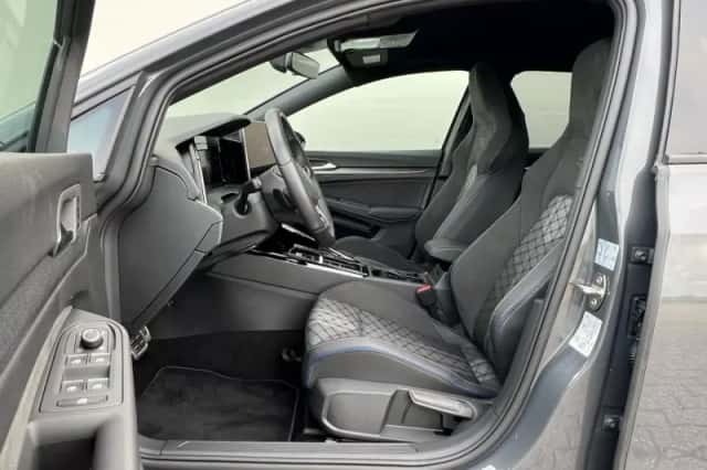 Volkswagen Golf (2025) thumbnail 4
