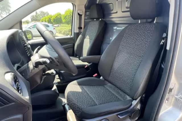 Mercedes-Benz Vito (2023) thumbnail 4