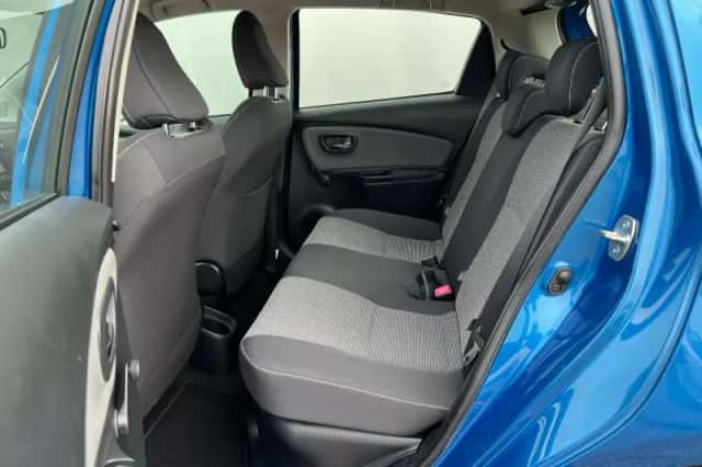 Toyota Yaris (2015) thumbnail 5