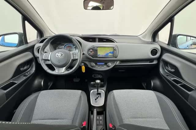 Toyota Yaris (2015) thumbnail 6