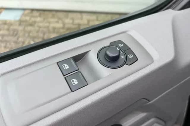 Volkswagen Transporter (2025) thumbnail 6