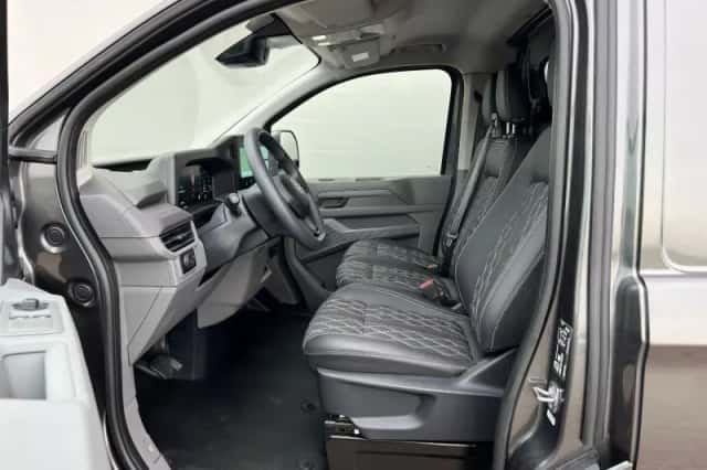 Volkswagen Transporter (2025) thumbnail 4