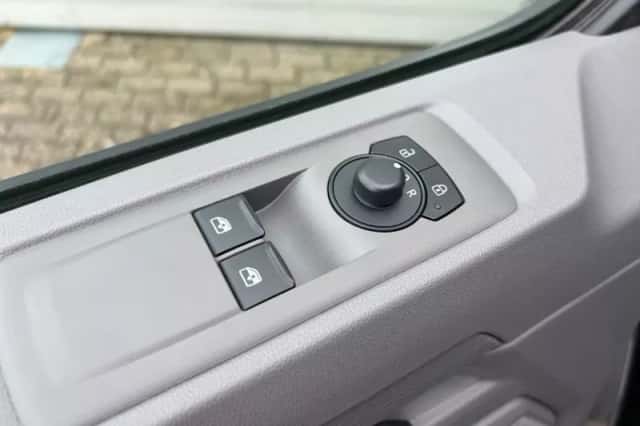 Volkswagen Transporter (2025) thumbnail 5