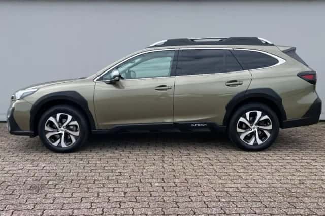 Subaru Outback (2022) thumbnail 3