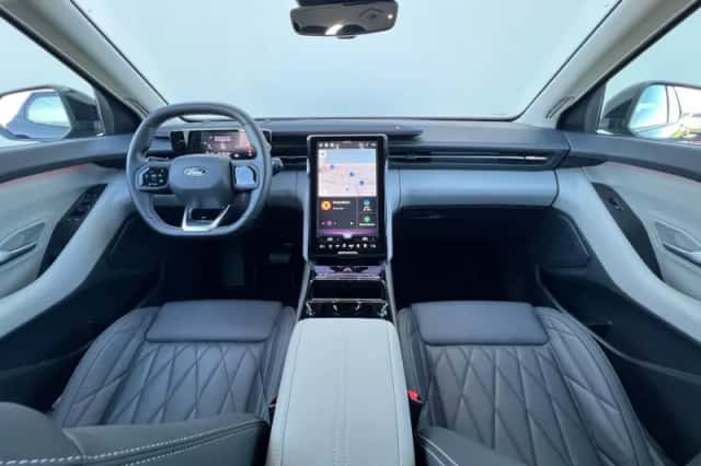 Ford Explorer (2025) thumbnail 6