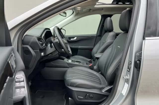 Ford Kuga (2023) thumbnail 4