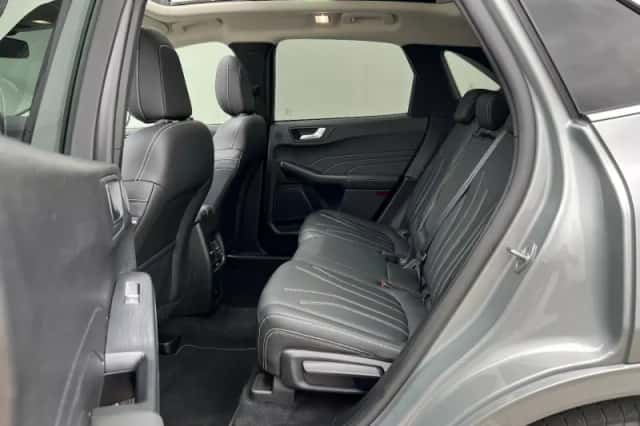 Ford Kuga (2023) thumbnail 5