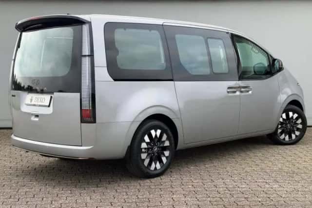 Hyundai Staria (2025) thumbnail 2