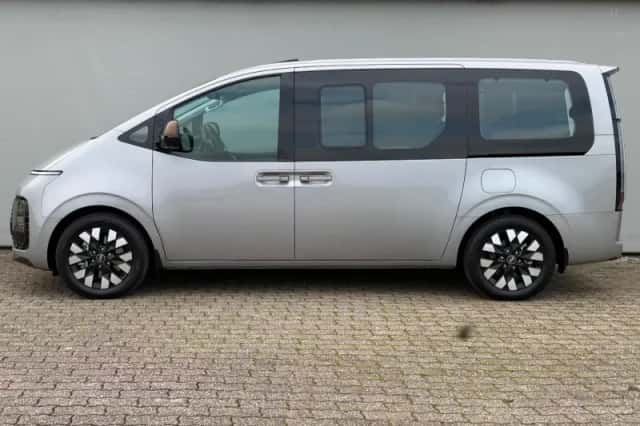 Hyundai Staria (2025) thumbnail 3