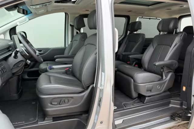 Hyundai Staria (2025) thumbnail 4