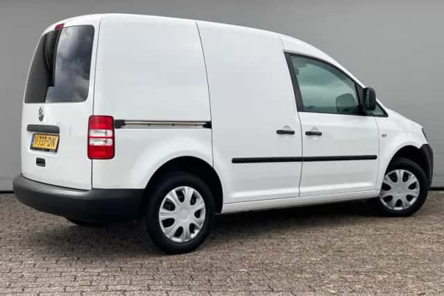 Volkswagen Caddy (2010) thumbnail 2