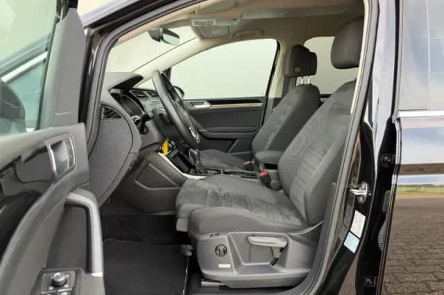 Volkswagen Touran (2018) thumbnail 4