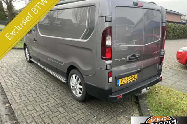 Renault Trafic (2016) thumbnail 2