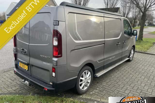 Renault Trafic (2016) thumbnail 3