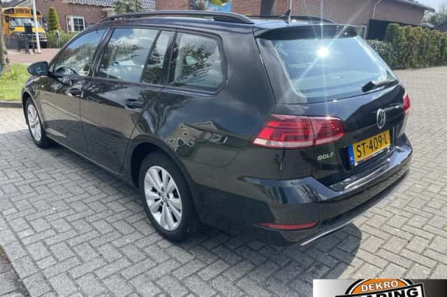 Volkswagen Golf (2018) thumbnail 2