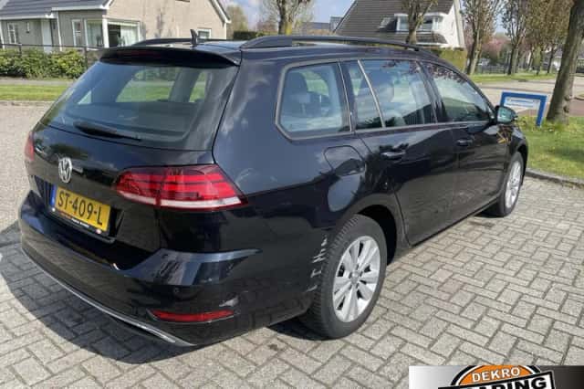 Volkswagen Golf (2018) thumbnail 4
