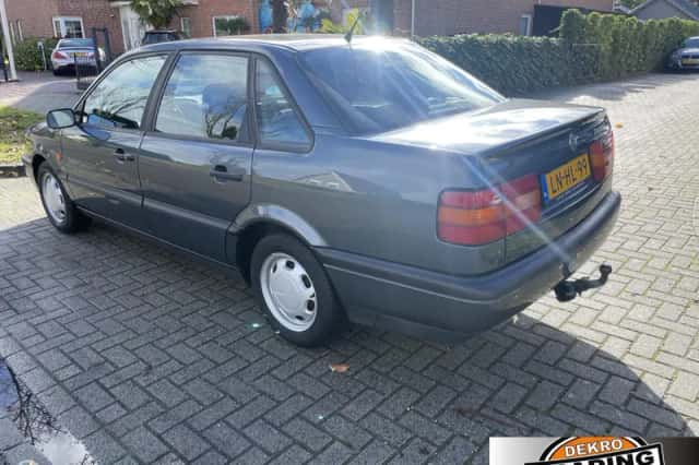 Volkswagen Passat (1995) thumbnail 2