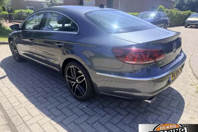 Volkswagen Passat (2012) thumbnail 3
