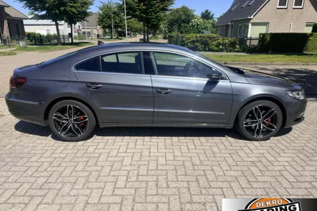 Volkswagen Passat (2012) thumbnail 6