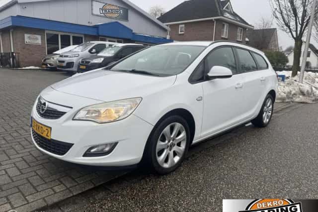 Opel Astra (2012) thumbnail 1