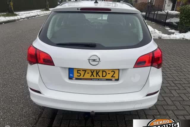 Opel Astra (2012) thumbnail 4
