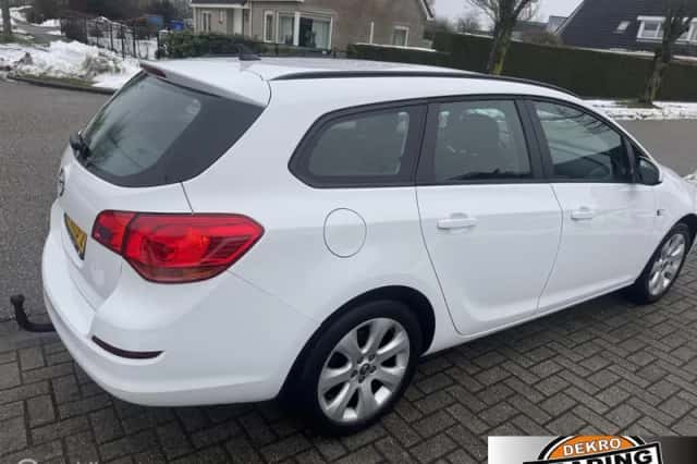 Opel Astra (2012) thumbnail 5