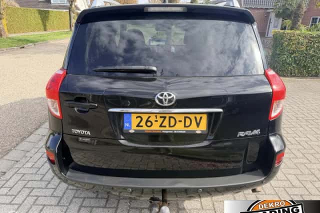 Toyota RAV4 (2008) thumbnail 4