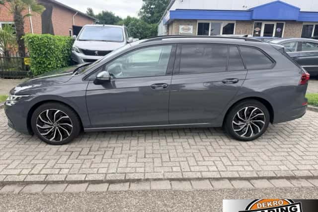 Volkswagen Golf (2021) thumbnail 2