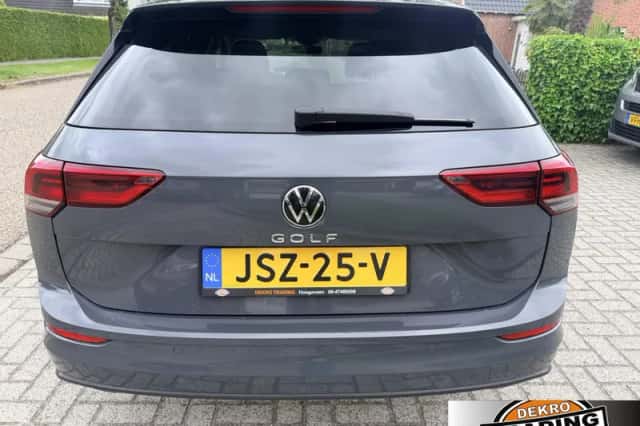 Volkswagen Golf (2021) thumbnail 4