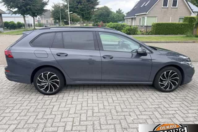 Volkswagen Golf (2021) thumbnail 6