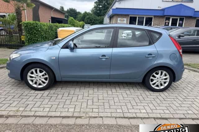 Hyundai i30 (2011) thumbnail 2