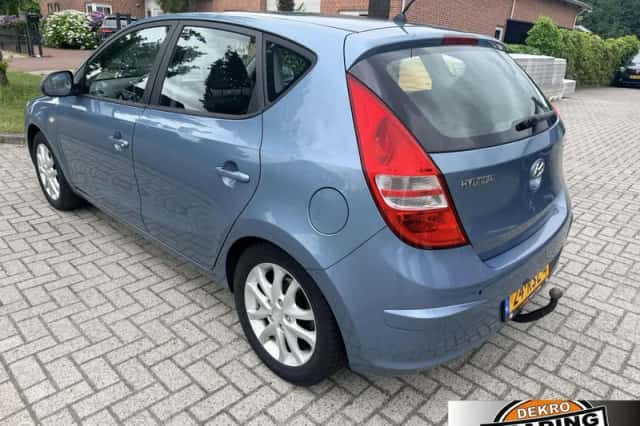 Hyundai i30 (2011) thumbnail 3