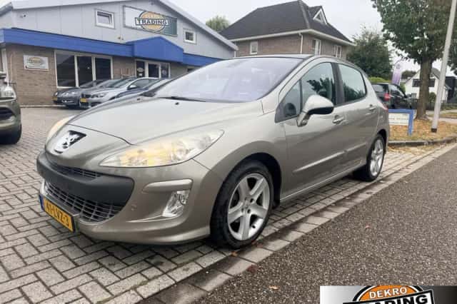 Peugeot 308 (2010) thumbnail 1