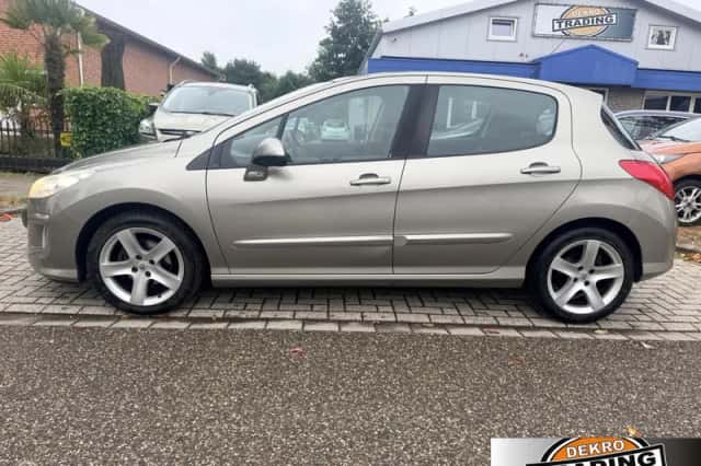 Peugeot 308 (2010) thumbnail 2
