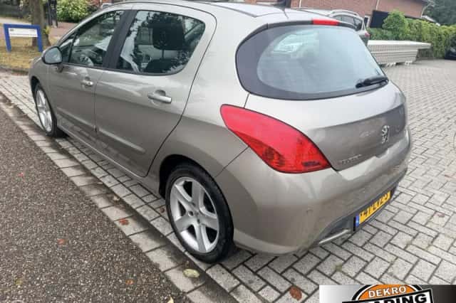 Peugeot 308 (2010) thumbnail 3