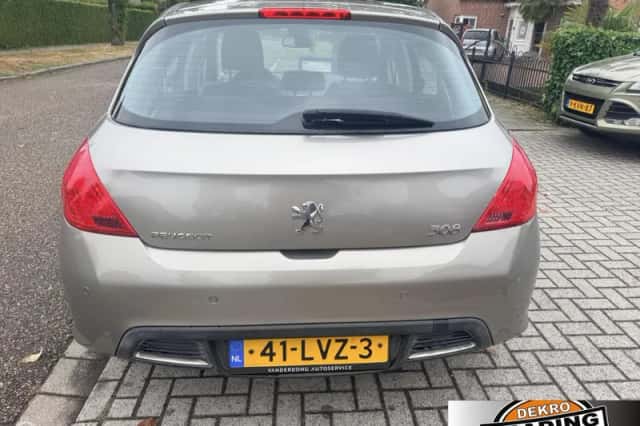 Peugeot 308 (2010) thumbnail 4