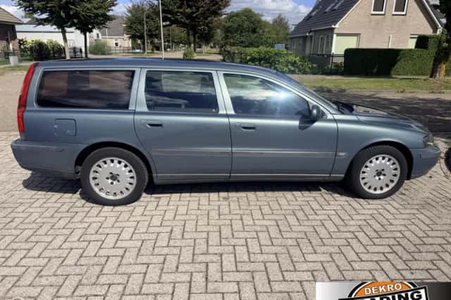 Volvo V70 (2001) thumbnail 6