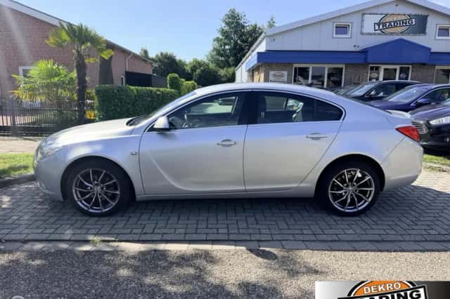 Opel Insignia (2011) thumbnail 2