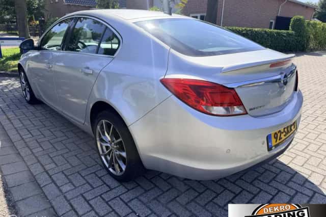 Opel Insignia (2011) thumbnail 3